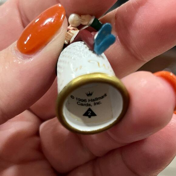 1996 Hallmark Alice in Wonderland Mad Hatter Thimble Ornament Disney Vintage - Picture 5 of 5